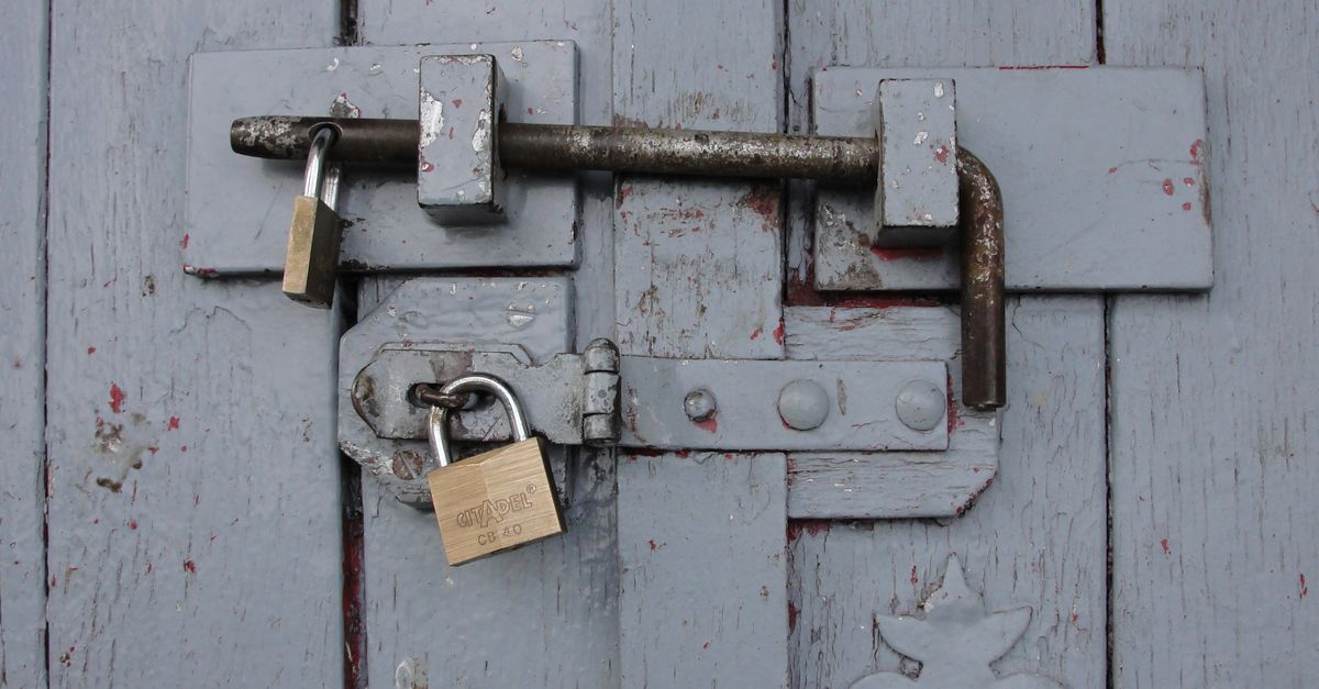 Door Knob Lock vs. Deadbolt: What Actually Keeps Your Door Secure? — Guard Locksmiths