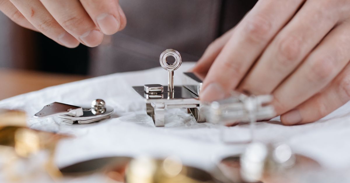key maker professional — Guard Locksmiths