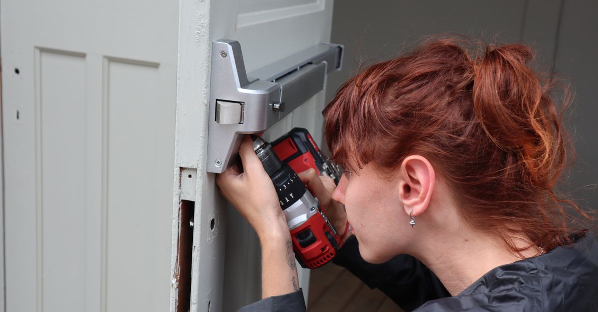 locksmith service technician — Guard Locksmiths