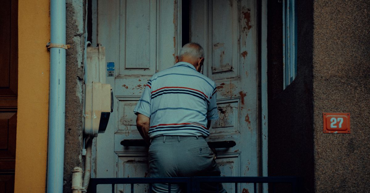 House Lockouts and Damage-Free Entry: What Actually Happens When We Arrive — Guard Locksmiths