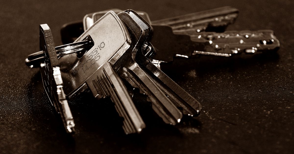 Why Home Lock Re-Keying Belongs at the Top of Your Moving Checklist — Guard Locksmiths